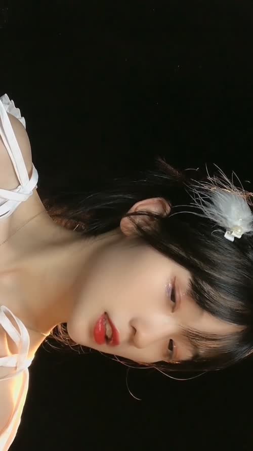 女
